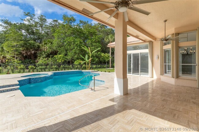 Building Photo - 15683 Cypress Park Dr