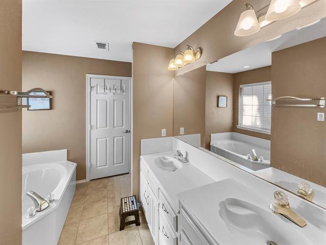 Building Photo - 3715 Dahlia Dr