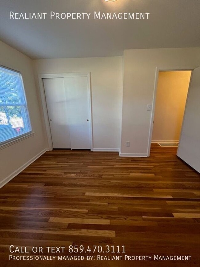 Building Photo - 501 Hickory Hill Dr