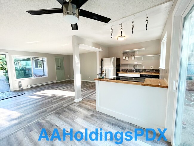 Building Photo - 2312 NE Lombard St