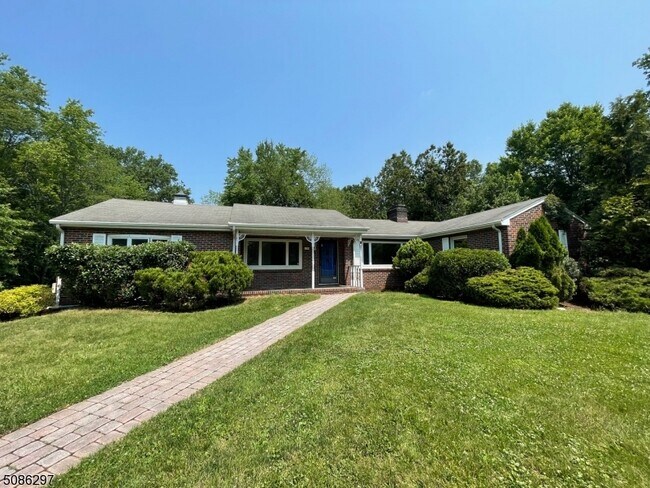Primary Photo - 1752 Valley Rd