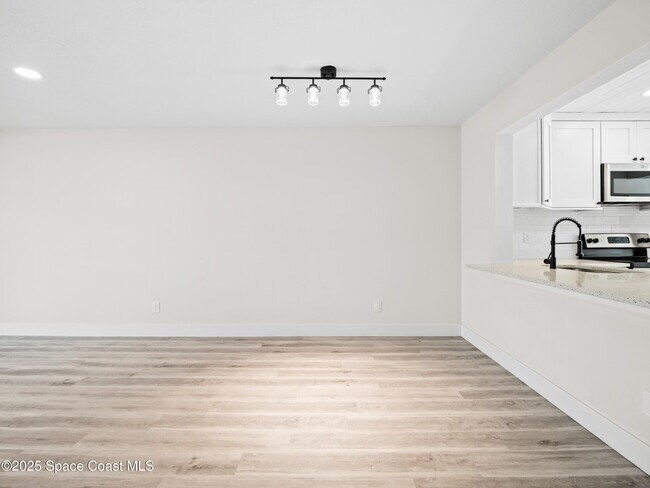 Building Photo - 290 Paradise Blvd