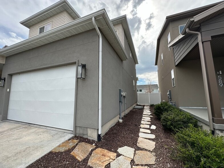 Building Photo - 583 N 260 E