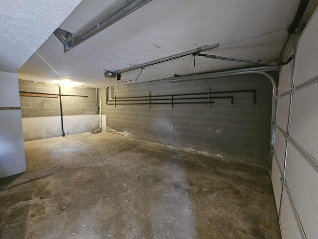 Building Photo - Ravenna 2 Bedroom 1 Bath