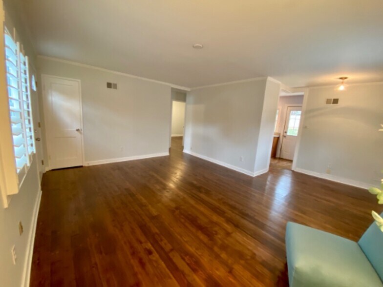 Building Photo - 3107 Elmwood Dr