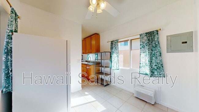 Building Photo - 662 Kalanipuu St