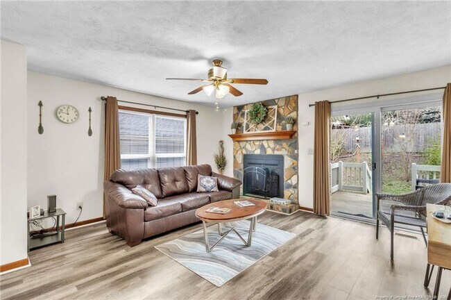 Building Photo - 2 Bedrooms 2.5 Bathrooms Townhouse