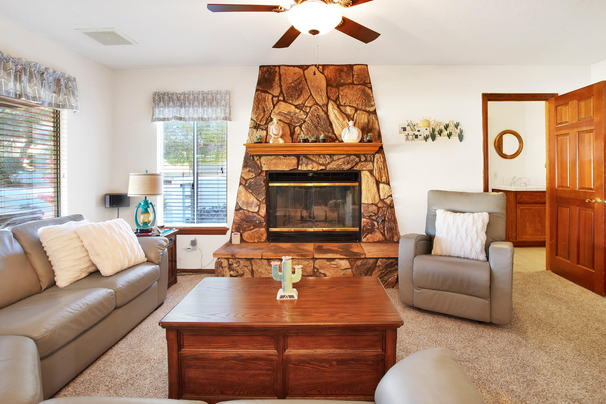 Family Room - 16362 Kamana Rd