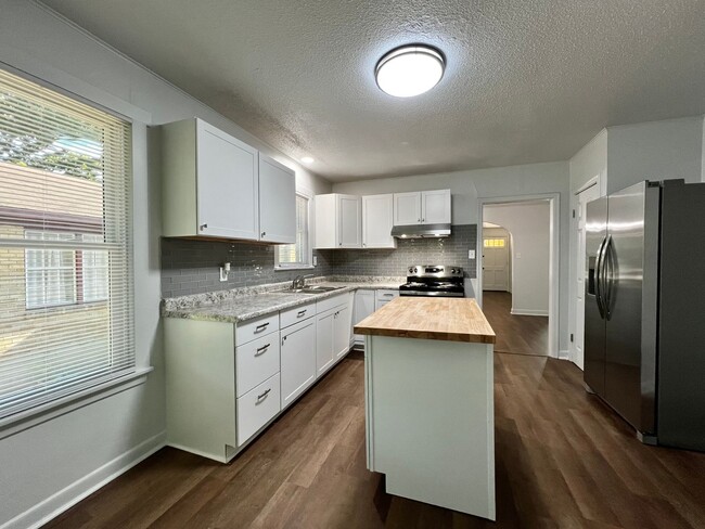 Building Photo - Cozy 3-Bedroom House on Linwood Ave.