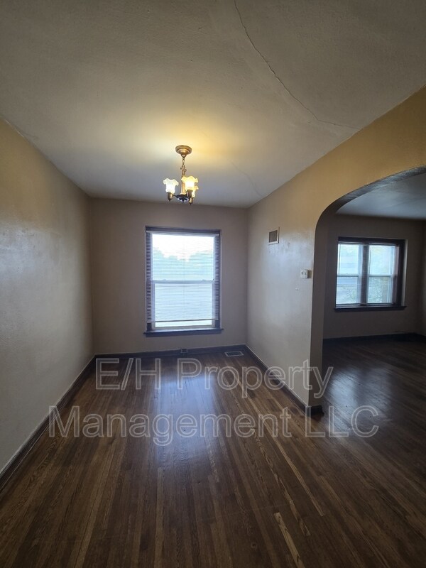 Building Photo - 400 S Hydraulic Ave
