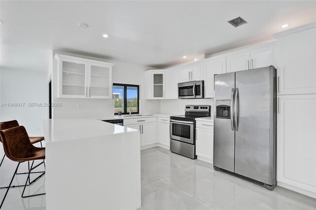 Building Photo - 16653 Golfview Dr