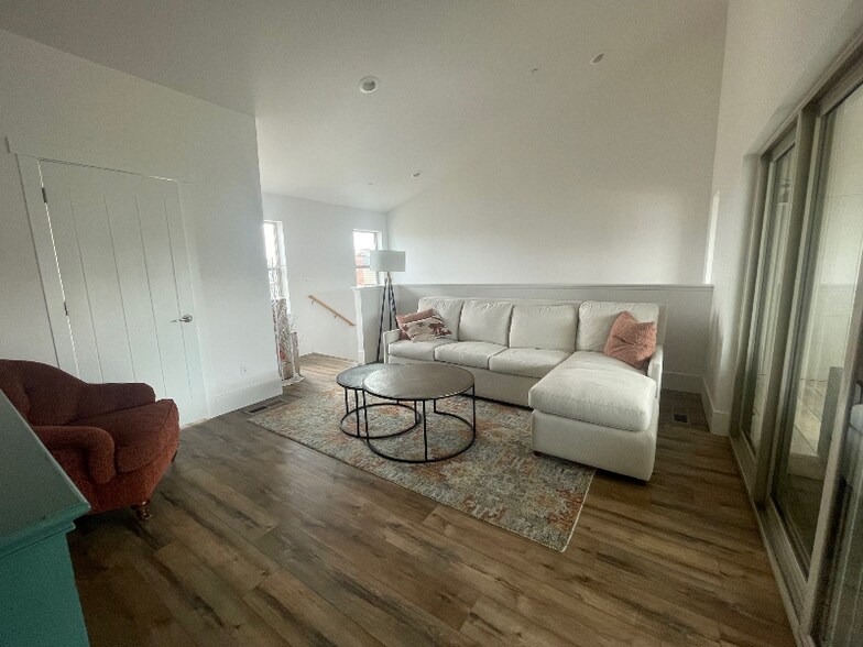 Building Photo - 405 Promenade Dr