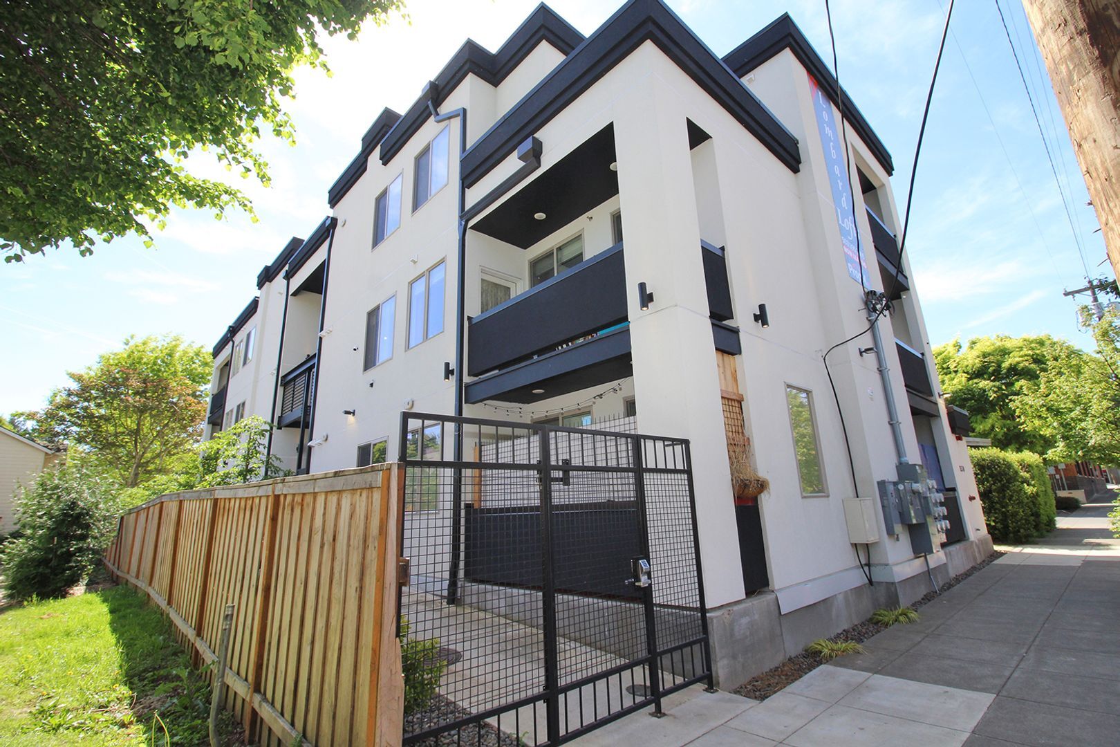 Building Photo - 7530 N Richmond Ave