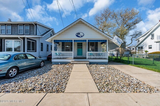 Building Photo - 307 18th Ave