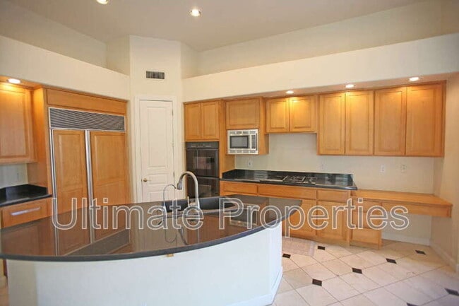 Building Photo - 11050 E Verbena Ln