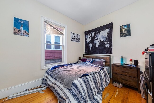 Building Photo - 5 BED/2 BATH ON CALUMET ST. FOR 9/1/2026 WITH CENTRAL AIR