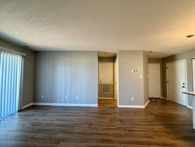 Building Photo - 1128 Southwood Dr