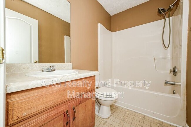 Building Photo - 2956 Fields Dr