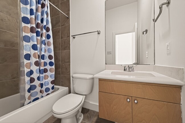 Building Photo - 724 Ruthven St