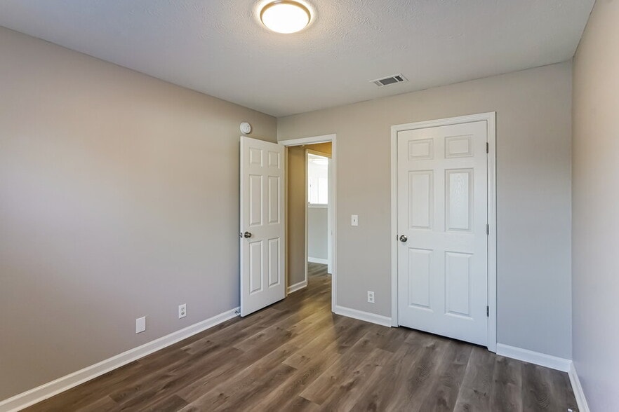 Building Photo - 7016 S Hampton Blvd