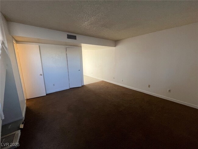 Building Photo - 2112 Sun Ave