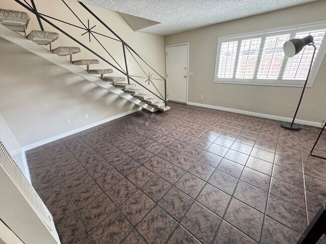 Building Photo - 1126 W 37th Pl