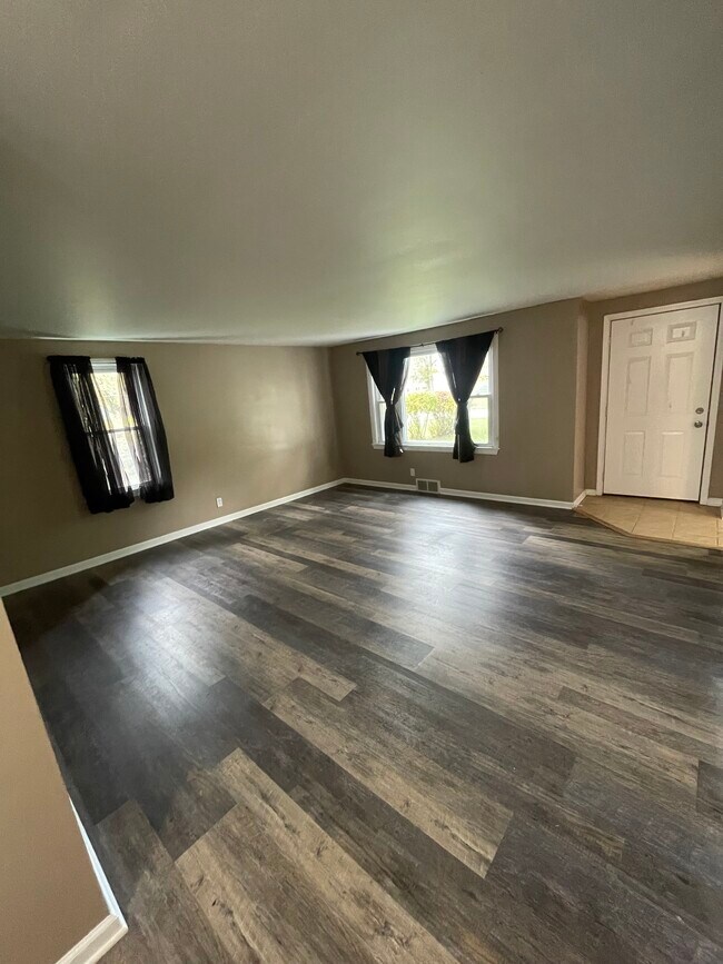 Building Photo - 165 Boncroft Dr