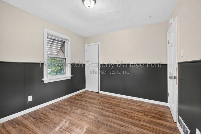 Building Photo - 575 Glorose Dr