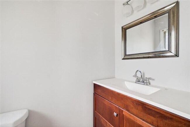 Building Photo - 3178 Pinehill Dr