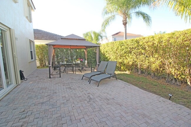 Building Photo - 1396 Banyan Way