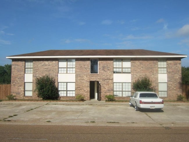 Building Photo - 350 Dees St