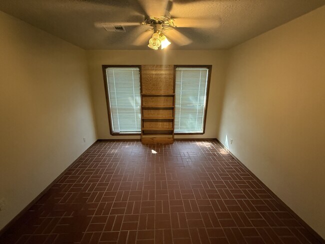 Building Photo - 708 S Monte Vista St