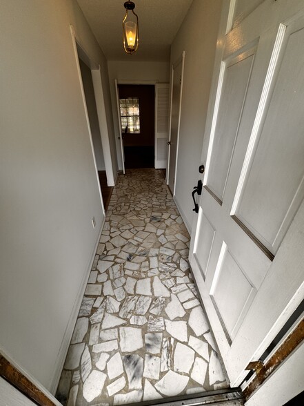 Primary Photo - 5427 Shirlington Ave