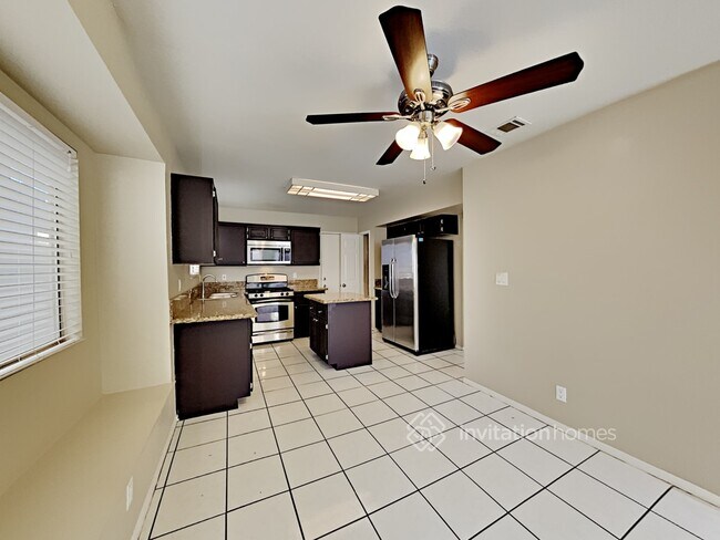 Building Photo - 1740 La Cruz Dr