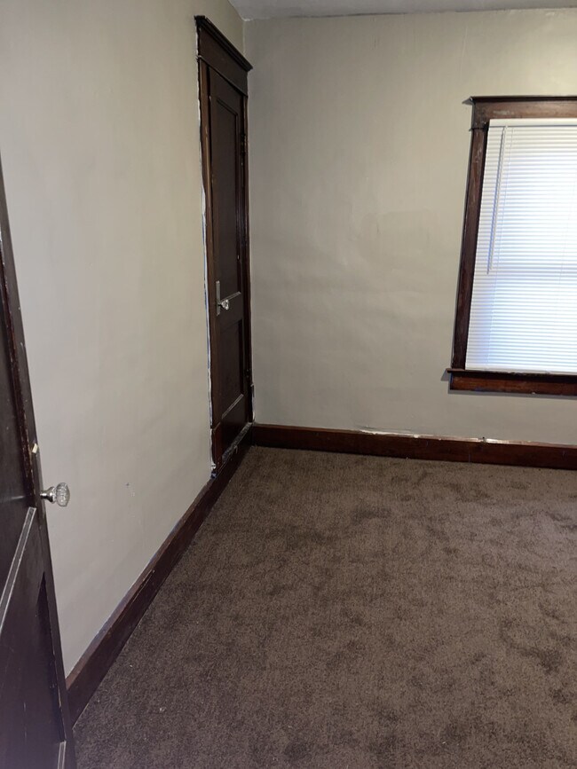 Building Photo - 636 N Oakland / Logan Devere