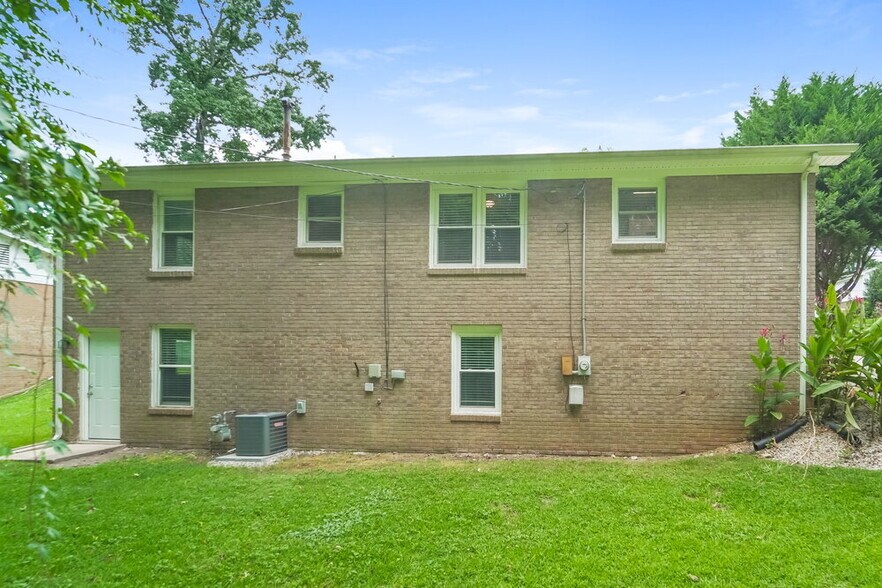 Building Photo - 4944 Springview Rd