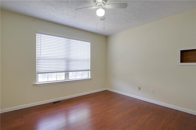 Building Photo - 4033 Oak Glenn Dr