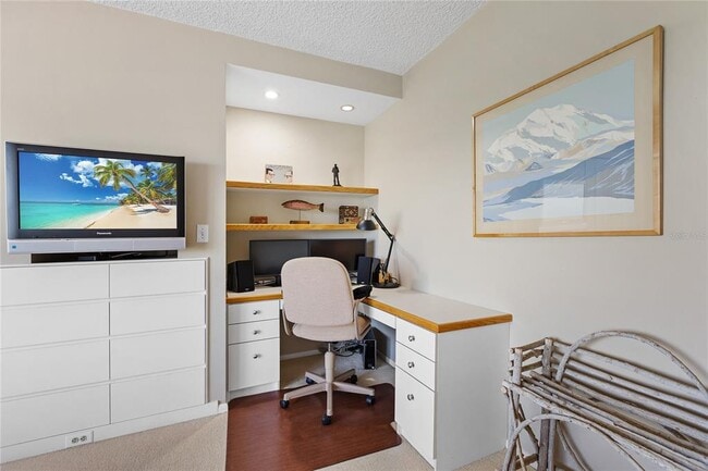 Building Photo - 601 Longboat Club Rd