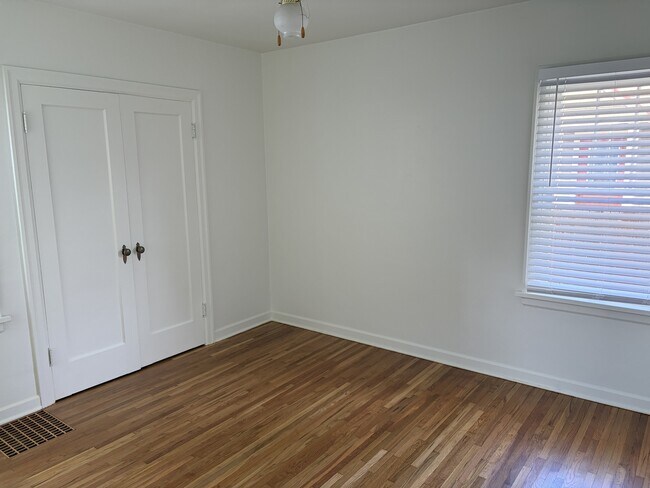 Building Photo - 1303 N 7th St