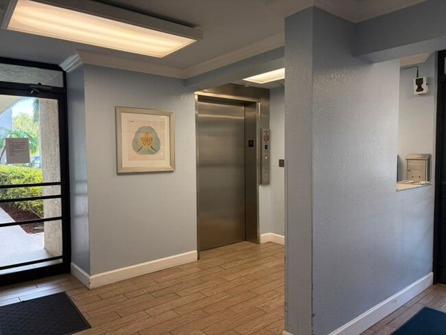 Building Photo - 1324 Pasadena Ave S