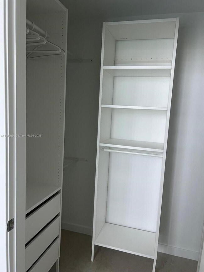 Building Photo - 1111 SW 1st Ave