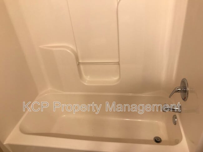 Building Photo - 811 N 48th St