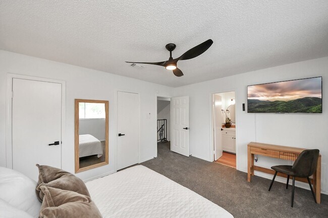 Building Photo - 8631 Valley Ledge Dr
