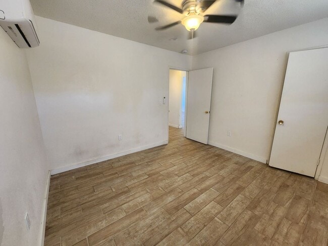 Building Photo - 3 Bedroom 1 bath