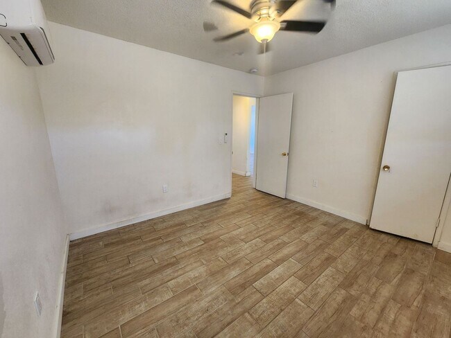 Building Photo - 6141 Abronia Ave