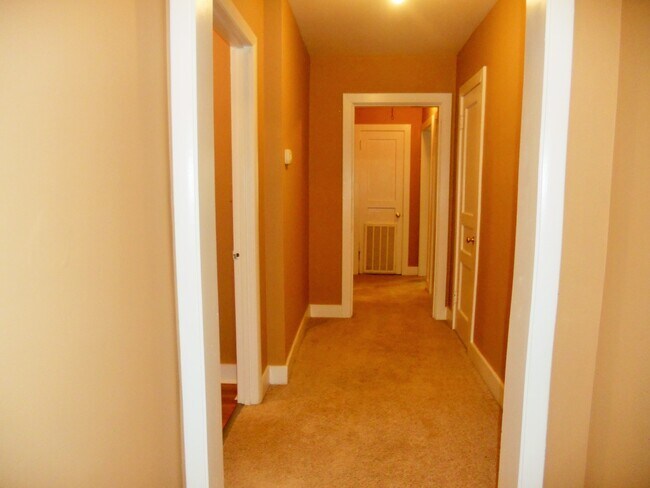 Building Photo - 118 Golf Club Ln