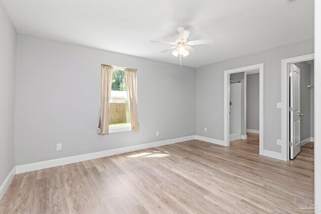 Building Photo - 3611 Stonewall Ave