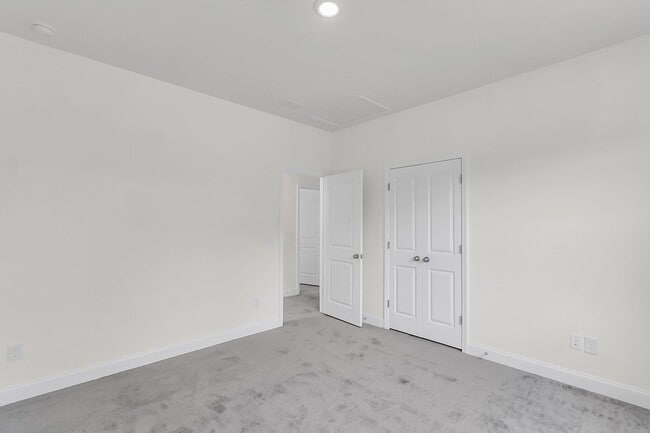 Building Photo - 335 Chapman Cir