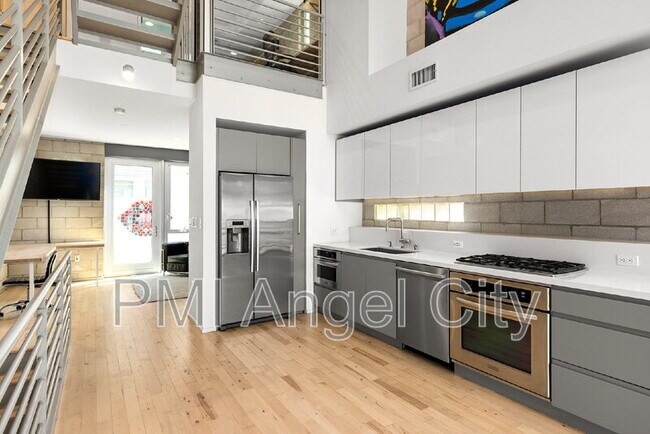 Building Photo - 3450 Cahuenga Blvd W