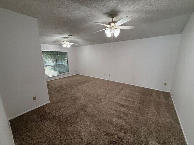 Building Photo - Spacious 3BR Austin Home with Fireplace & ...